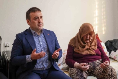 Vali S&ouml;zer G&ouml;lpazarı&rsquo;nda şehit ailesi ile bir araya geldi
