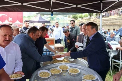 Vali S&ouml;zer Hıdırellez şenliklerinde vatandaşlarla buluştu
