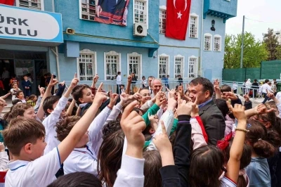 Vali S&ouml;zer, &ouml;ğrencilerle bir araya geldi
