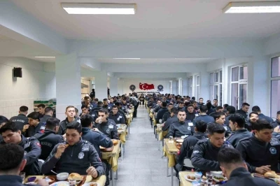 Vali S&ouml;zer, polis adaylarıyla iftarda buluştu
