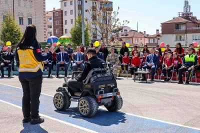 Vali S&ouml;zer, &lsquo;Trafik Ve İlkyardım Haftası&rsquo; programına katıldı
