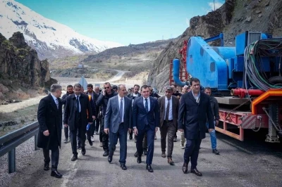 Vali Taşyapan heyelan b&ouml;lgesinde
