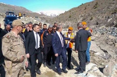 Vali Taşyapan: "Heyelan b&ouml;lgesinde risk devam ediyor"
