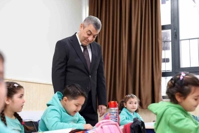 Vali Toros: &quot;Yıkılan bin 469 derslik yerine bin 534 modern derslik yaptık&quot;
