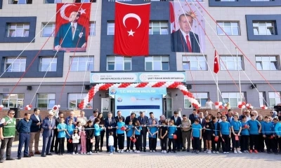 Vali Toros, Şehit Özkan Demir Ortaokulunun açılışına katıldı
