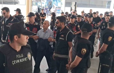 Vali Tuncay Sonel, koruma polisi Ş&uuml;kr&uuml; Eroğlu ile emekli polis memuru G&ouml;khan Ertok Erzurum Adliyesi&rsquo;nde ifade veriyor
