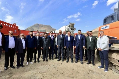 Vali Usta, AFAD konutlarını inceledi
