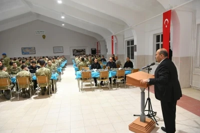 Vali Ustaoğlu Mehmet&ccedil;ikle iftarda buluştu
