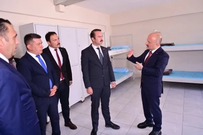 Vali Varol Geri G&ouml;nderme Merkezi&rsquo;nde incelemelerde bulundu
