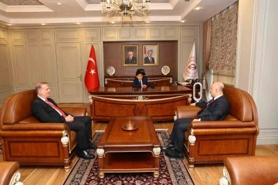 Vali Varol koltuğunu &Ouml;zg&uuml;r Kaşıyuğun&rsquo;a devretti
