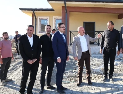 Vali Varol, Sincik’te yapımı tamamlanan köy evlerini inceledi
