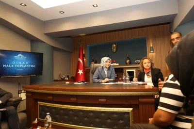 Vali vatandaşların talep ve isteklerini dinledi
