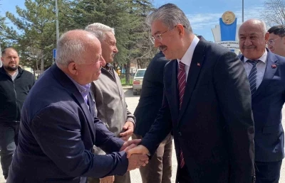 Vali Yılmaz, Alpu&rsquo;da hem vatandaşla buluştu, hem &ccedil;alışmaları denetledi
