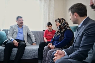 Vali Yılmaz, engelli Mehmet Doğan ve ailesini ziyaret etti
