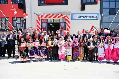 Vali Yılmaz, Eskişehir&rsquo;de iki yeni okulun a&ccedil;ılışını ger&ccedil;ekleştirdi
