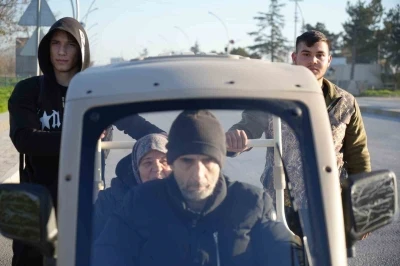 Validen &ouml;rnek davranış sergileyen liseli gen&ccedil;lere teşekk&uuml;r
