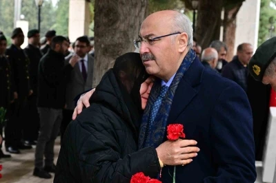 Valisi k&ouml;şger şehit aileleri ve devlet korumasındaki &ccedil;ocuklarla bayramlaştı
