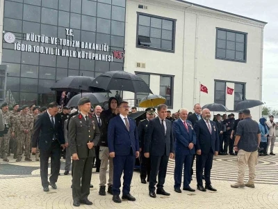 Valiye şemsiye var, gazilere yok
