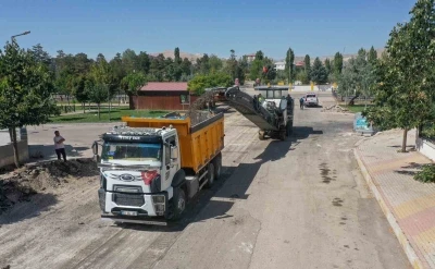 Van Büyükşehir Belediyesi Suvaroğlu Caddesi’nde çalışmalara başladı
