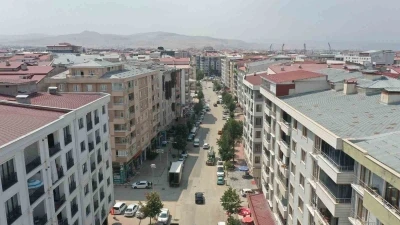 Van Büyükşehir Belediyesi Suvaroğlu Caddesi’ni yeniliyor
