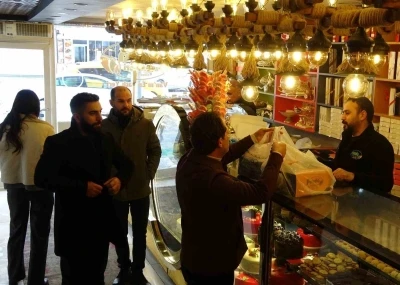 Van&rsquo;da 1 Ocak doğum g&uuml;n&uuml; telaşı: Pastaneler i&ccedil;in yılın en yoğun g&uuml;n&uuml;
