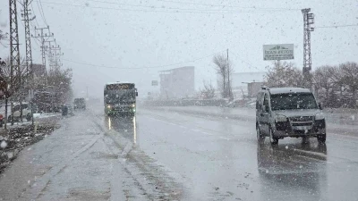 Van&rsquo;da 11 yerleşim yerinin yolu ulaşıma kapandı
