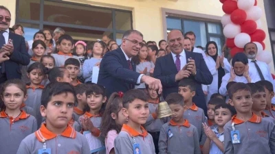 Van’da 275 bin 363 öğrenci için ders zili çaldı
