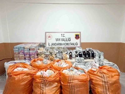 Van&rsquo;da 4 milyon 100 bin lira değerinde g&uuml;mr&uuml;k ka&ccedil;ağı malzeme ele ge&ccedil;irildi
