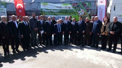 Van&rsquo;da 5 yılda 4 bu&ccedil;uk milyon fidan toprakla buluşturuldu
