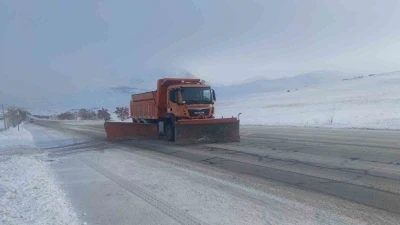 Van&rsquo;da 90 yerleşim yerinin yolu ulaşıma kapandı
