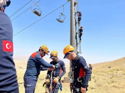 Van’da AFAD ekiplerine teleferik ve telesiyejden kurtarma eğitimi
