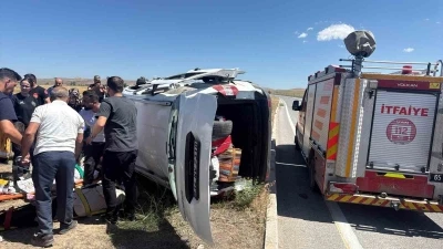 Van&rsquo;da ara&ccedil;lar &ccedil;arpıştı: 8 yaralı
