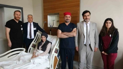 Van&rsquo;da b&ouml;lge tarihinde bir ilk: G&ouml;ğ&uuml;s kafesi a&ccedil;ılmadan kalp ameliyatı yapıldı

