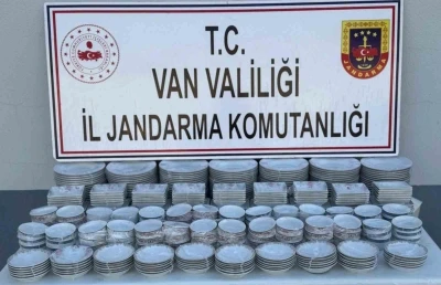 Van’da çok sayıda gümrük kaçağı malzeme ele geçirildi
