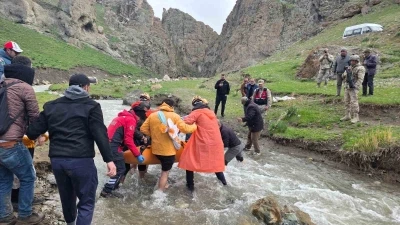 Van&rsquo;da dağda mahsur kalan vatandaş kurtarıldı
