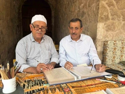 Van’da emekli öğretmen Kur’an-ı Kerim’i el yazısıyla tamamladı
