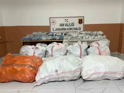 Van&rsquo;da g&uuml;mr&uuml;k ka&ccedil;ak&ccedil;ılığı operasyonu
