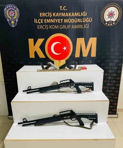 Van&rsquo;da g&uuml;mr&uuml;k ka&ccedil;ak&ccedil;ılığı operasyonunda 4 tutuklama
