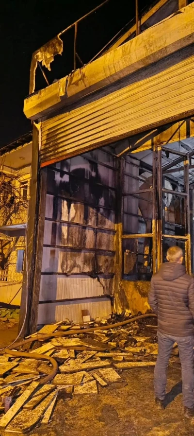 Van&rsquo;da iş yerindeki yangında 1 kişi yaralandı, 2 kişi dumandan etkilendi
