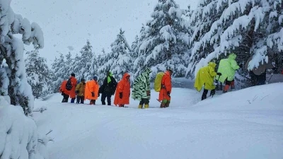 Van&rsquo;da kar nedeniyle yol kapandı, rota Toprakkale&rsquo;ye &ccedil;evrildi
