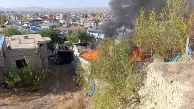 Van’da kömürlük alev alev yandı
