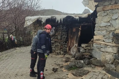Van&rsquo;da k&uuml;mes ve tandır olarak kullanılan yapı &ccedil;&ouml;kt&uuml;
