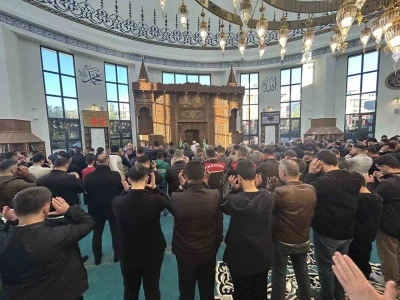 Van&rsquo;da Kurban Bayramı namazı coşkusu
