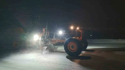 Van&rsquo;da Kurubaş Ge&ccedil;idi&rsquo;nde kar ve tipi ulaşımı olumsuz etkiliyor
