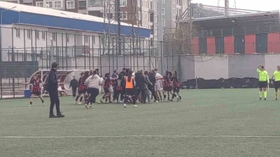 Van&rsquo;da ma&ccedil; bitti yumruklar konuştu
