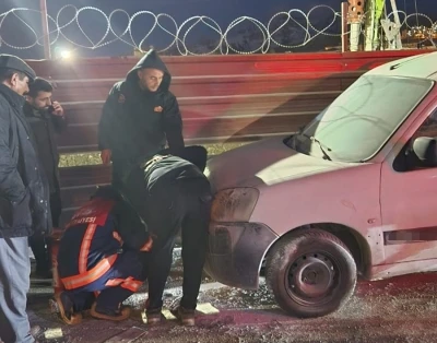 Van&rsquo;da park halindeki kamyonette yangın
