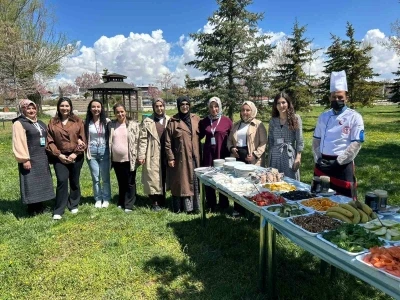 Van&rsquo;da "Her Gebeye Bir Ebe" projesinden Anneler G&uuml;n&uuml; etkinliği
