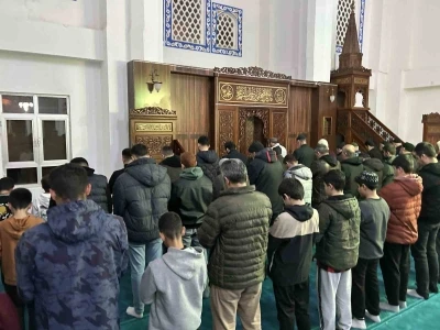 Van&rsquo;da Ramazan ayının ilk teravih namazı kılındı
