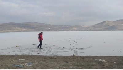 Van&rsquo;da Sibirya soğukları: Sıhke G&ouml;leti&rsquo;nin y&uuml;zeyi buz tuttu
