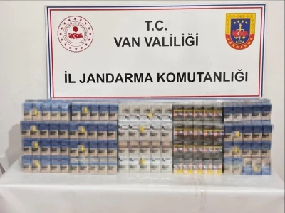 Van&rsquo;da silah ve ka&ccedil;ak sigara ele ge&ccedil;irildi
